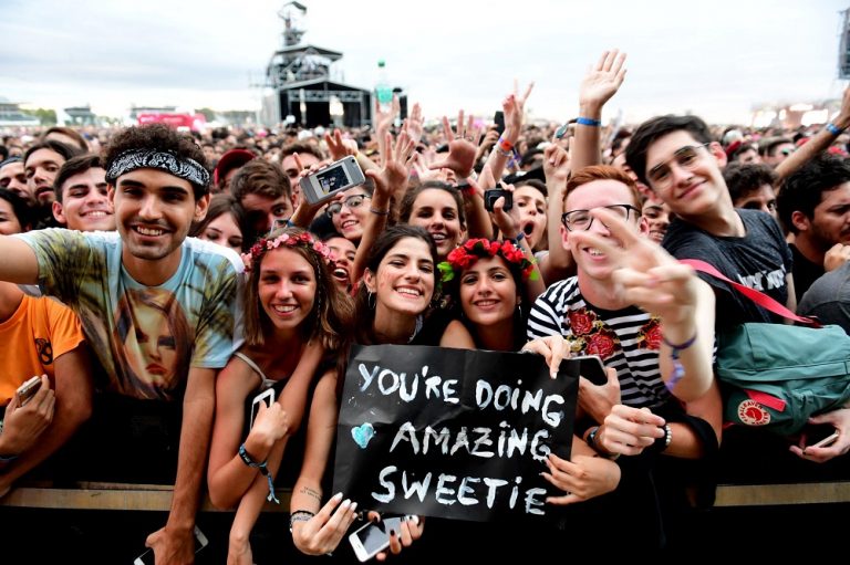 El cofundador de Lollapalooza predice que no habrá festivales ni grandes conciertos hasta 2022